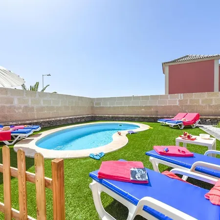 Сasa de vacaciones Aloe Con Piscina Climatizada, Playa Fañabe, *