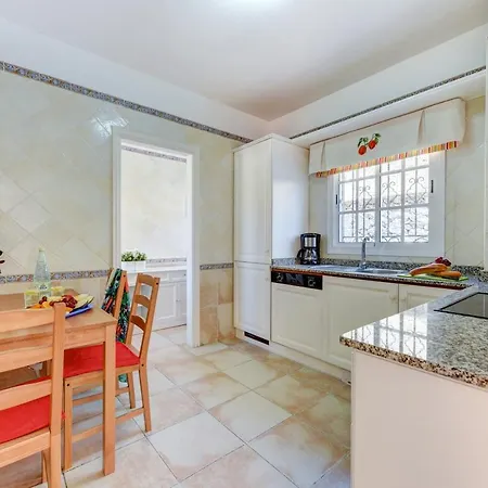 Aloe Con Piscina Climatizada, Playa Fañabe, *