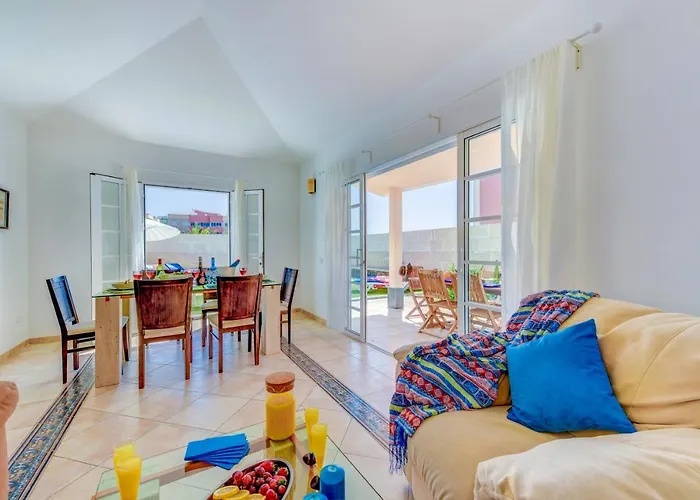 Aloe Con Piscina Climatizada, Playa Fanabe, * Costa Adeje (Tenerife)