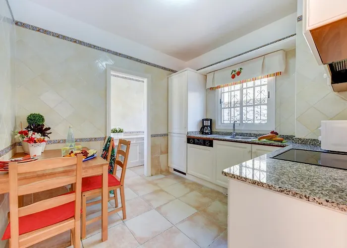 Aloe Con Piscina Climatizada, Playa Fanabe, *